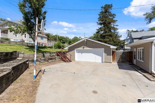 8004 N 31 Street, Omaha, NE 68112