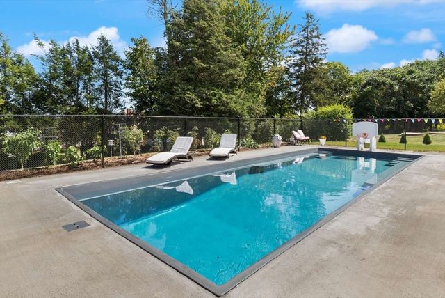 20 Blossom Road, Braintree, MA 02184