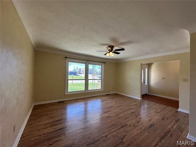 509 E Washington Avenue, Owensville, MO 65066