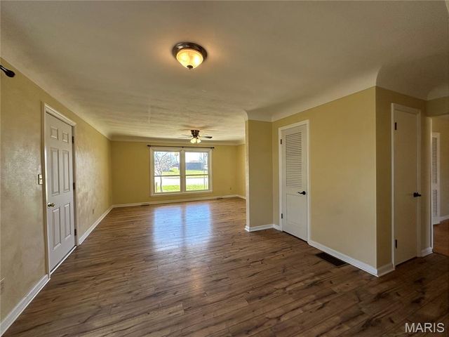 509 E Washington Avenue, Owensville, MO 65066