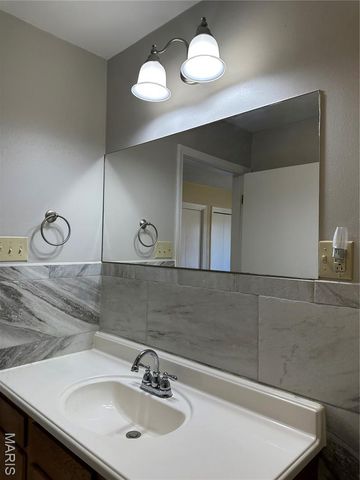 509 E Washington Avenue, Owensville, MO 65066