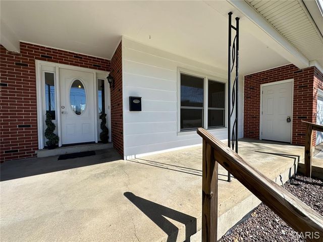 509 E Washington Avenue, Owensville, MO 65066