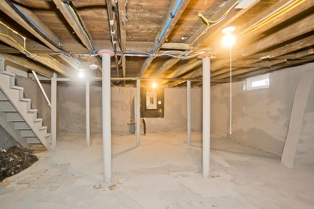 19 Quincy St, Springfield, MA 01109