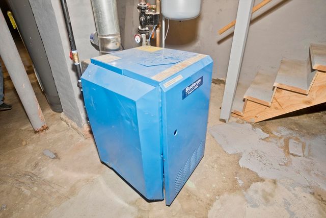 19 Quincy St, Springfield, MA 01109