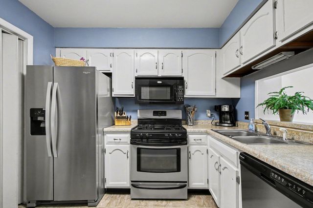 2023 Hawthorne Lane, Chesterton, IN 46304