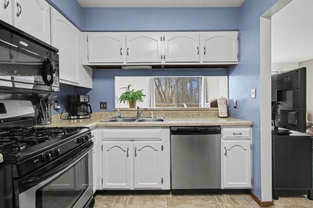 2023 Hawthorne Lane, Chesterton, IN 46304