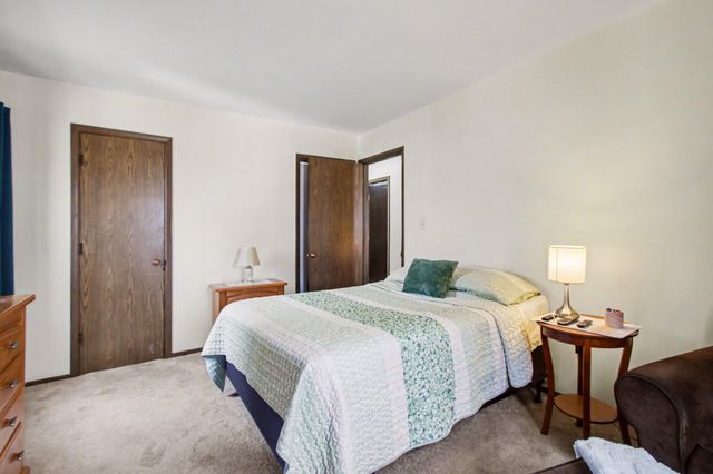 2023 Hawthorne Lane, Chesterton, IN 46304