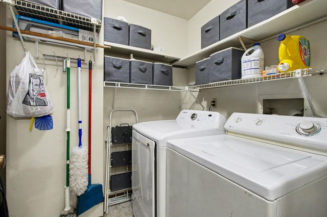 2023 Hawthorne Lane, Chesterton, IN 46304