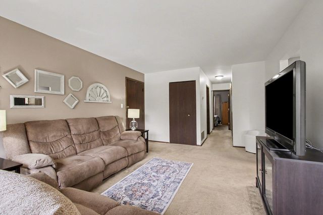 2023 Hawthorne Lane, Chesterton, IN 46304