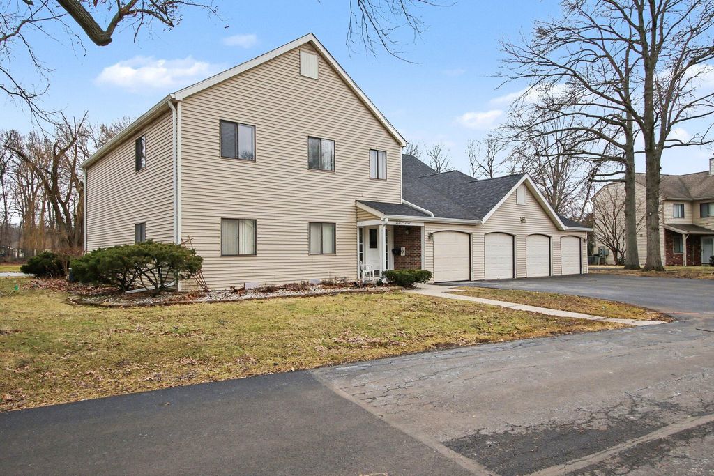 2023 Hawthorne Lane, Chesterton, IN 46304
