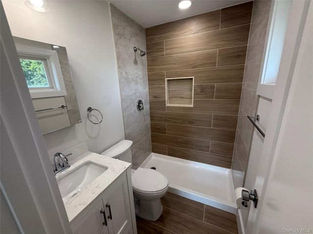 2 5th Avenue, Farmingdale, NY 11735