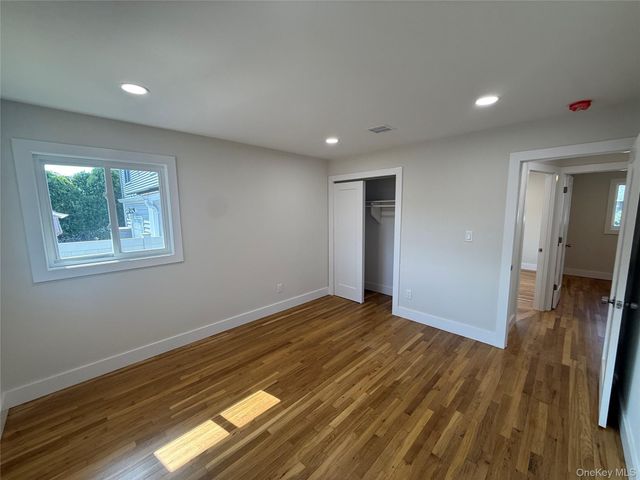 2 5th Avenue, Farmingdale, NY 11735