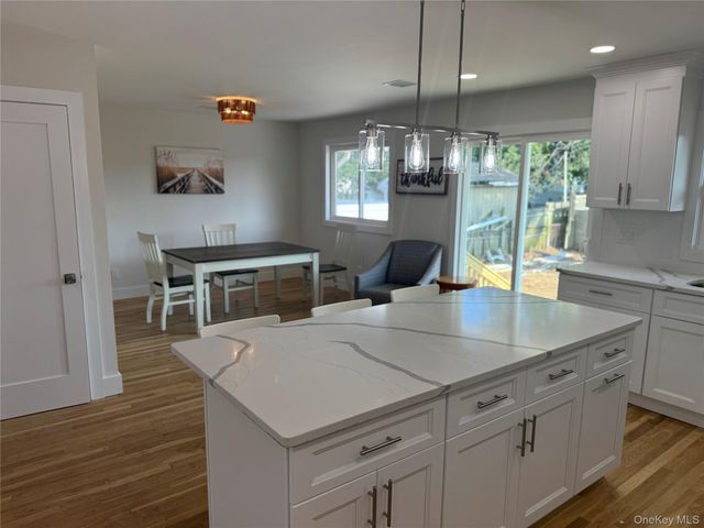 2 5th Avenue, Farmingdale, NY 11735
