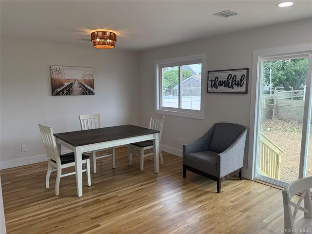 2 5th Avenue, Farmingdale, NY 11735