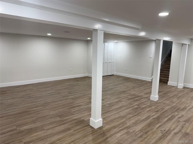 2 5th Avenue, Farmingdale, NY 11735