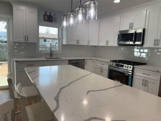 2 5th Avenue, Farmingdale, NY 11735