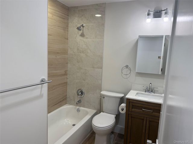 2 5th Avenue, Farmingdale, NY 11735