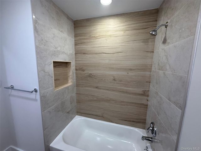 2 5th Avenue, Farmingdale, NY 11735