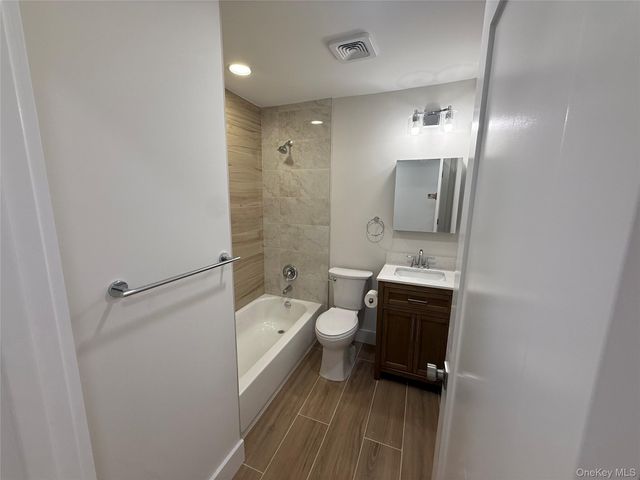 2 5th Avenue, Farmingdale, NY 11735