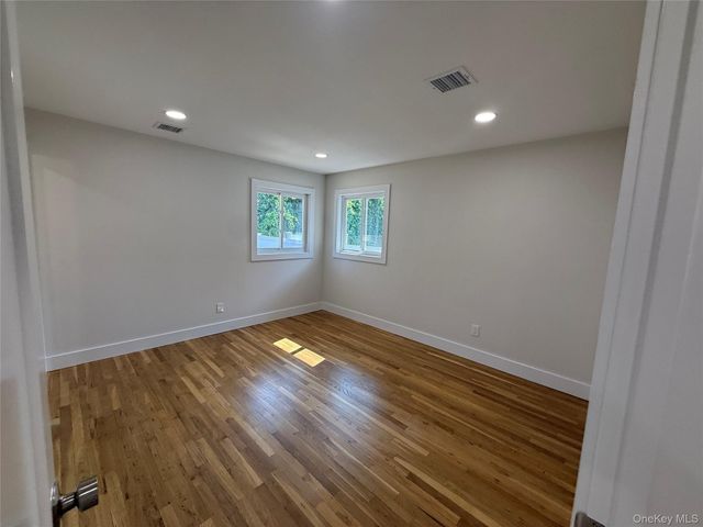 2 5th Avenue, Farmingdale, NY 11735