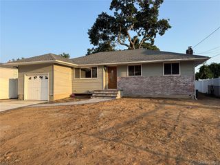 2 5th Avenue, Farmingdale, NY 11735