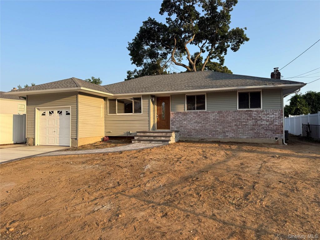 2 5th Avenue, Farmingdale, NY 11735