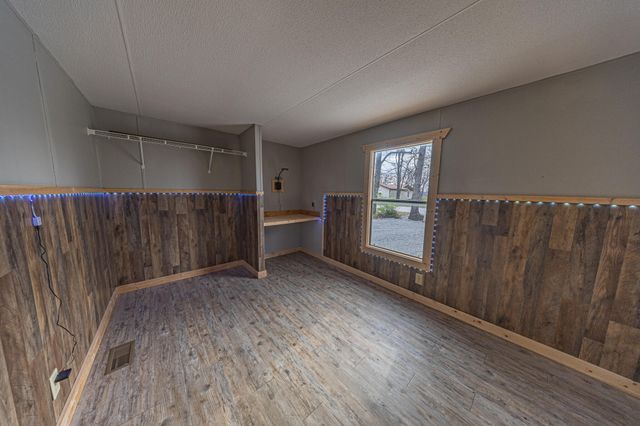 22163 County Road 288, Pittsburg, MO 65724