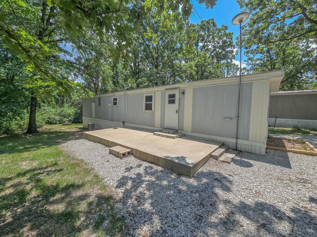 22163 County Road 288, Pittsburg, MO 65724