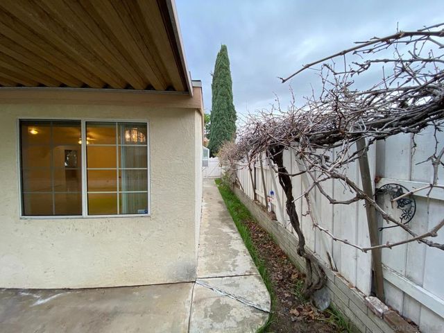 9516 Larrabee Ave, San Diego, CA 92123