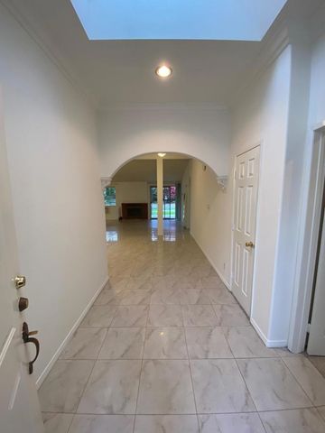 9516 Larrabee Ave, San Diego, CA 92123