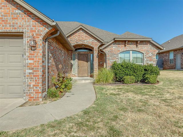529 Whispering Oaks Boulevard, Moore, OK 73160