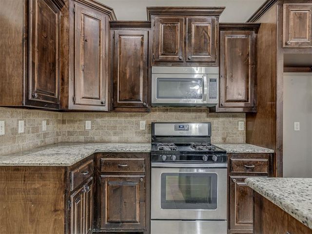 529 Whispering Oaks Boulevard, Moore, OK 73160