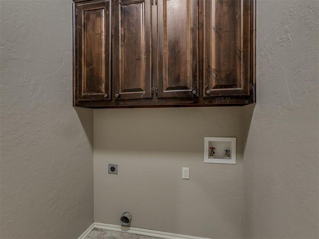 529 Whispering Oaks Boulevard, Moore, OK 73160