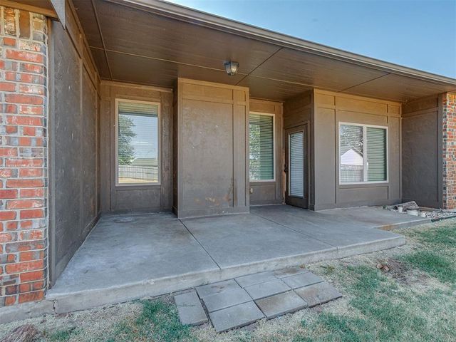 529 Whispering Oaks Boulevard, Moore, OK 73160