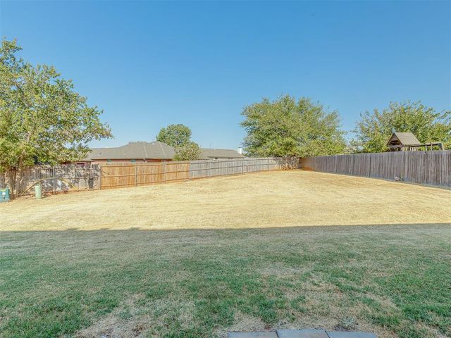 529 Whispering Oaks Boulevard, Moore, OK 73160