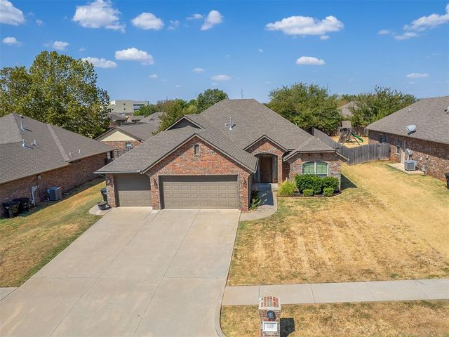 529 Whispering Oaks Boulevard, Moore, OK 73160