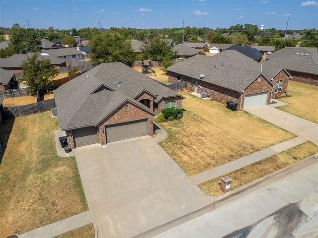529 Whispering Oaks Boulevard, Moore, OK 73160