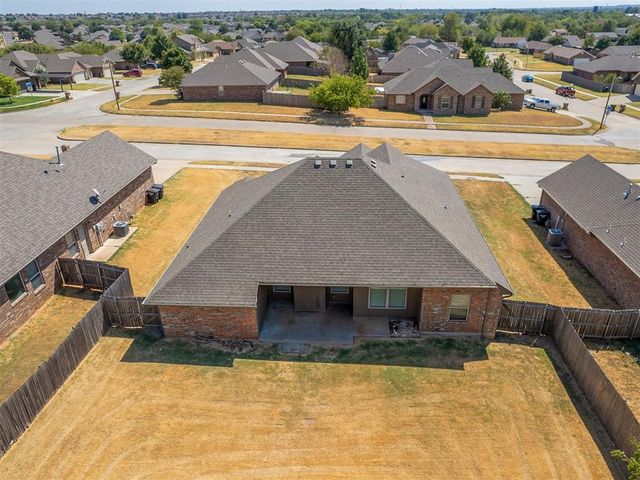 529 Whispering Oaks Boulevard, Moore, OK 73160
