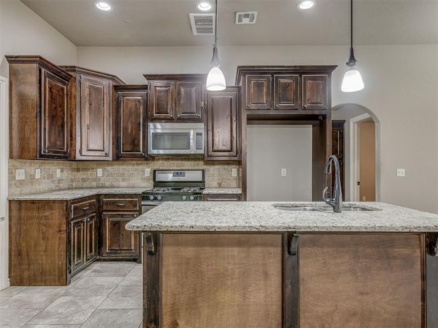 529 Whispering Oaks Boulevard, Moore, OK 73160