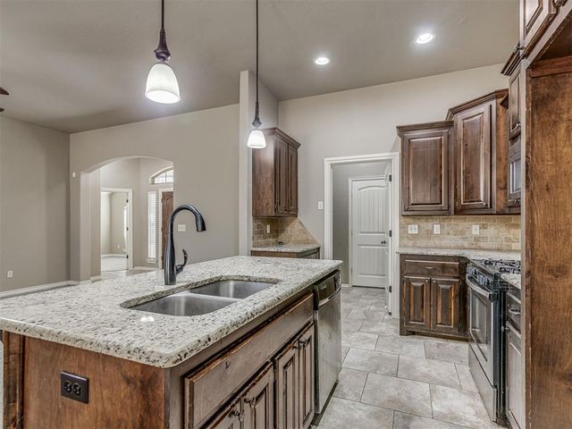 529 Whispering Oaks Boulevard, Moore, OK 73160