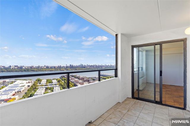 250 Gorge Road 18K, Cliffside Park, NJ 07010