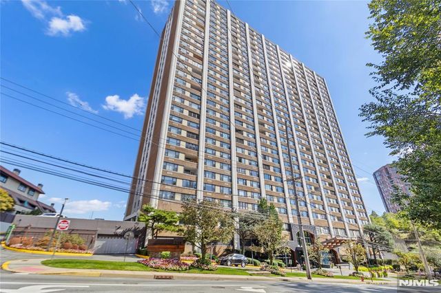 250 Gorge Road 18K, Cliffside Park, NJ 07010