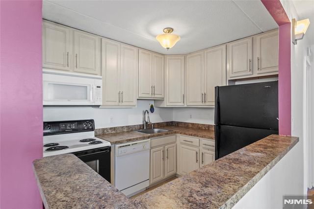 250 Gorge Road 18K, Cliffside Park, NJ 07010