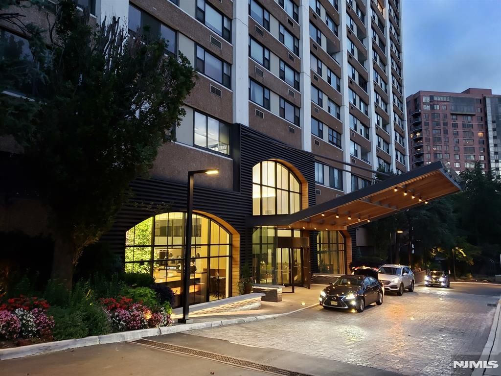 250 Gorge Road 18K, Cliffside Park, NJ 07010