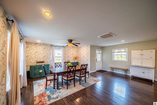 726 Woodland Dr, Paducah, KY 42001