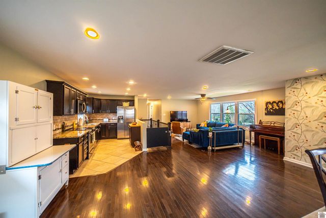 726 Woodland Dr, Paducah, KY 42001