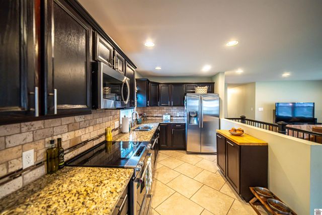 726 Woodland Dr, Paducah, KY 42001