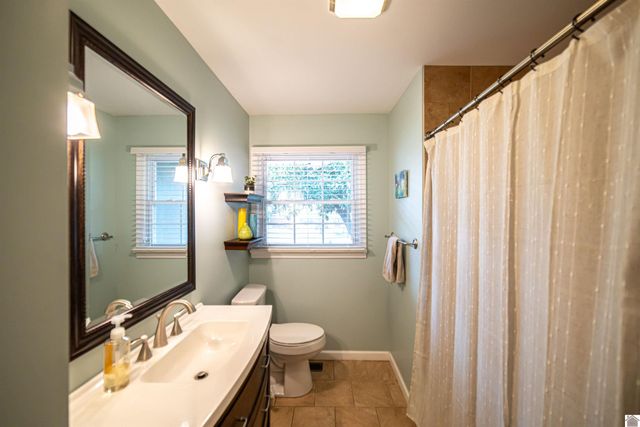 726 Woodland Dr, Paducah, KY 42001