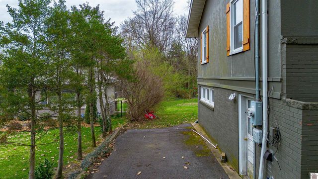 726 Woodland Dr, Paducah, KY 42001