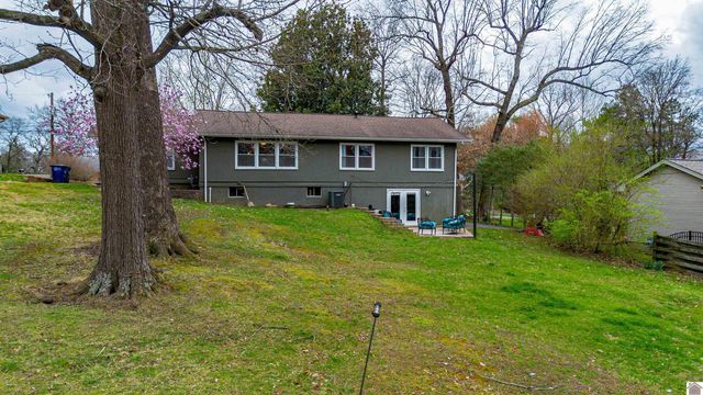 726 Woodland Dr, Paducah, KY 42001